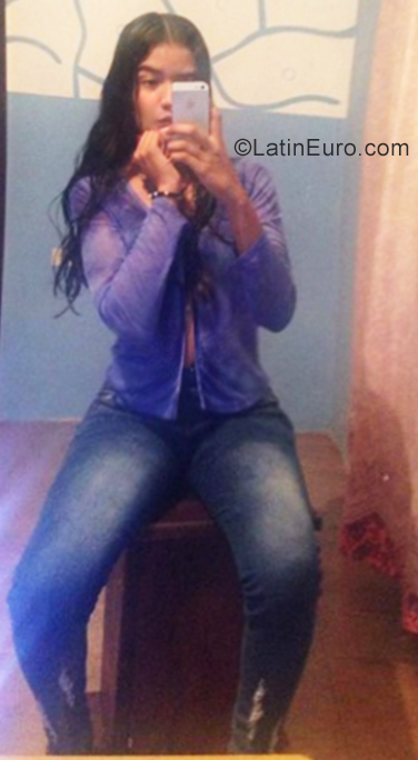 Date this pretty Venezuela girl Brenda from Maracaibo and Cucuta VE2504
