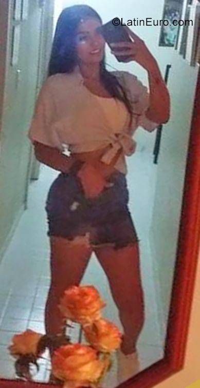 Date this tall Colombia girl Daniela from Cali CO25653