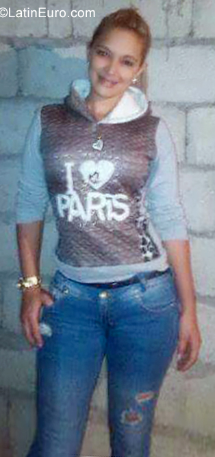 Date this nice looking Colombia girl Diana from Bucaramanga CO25662