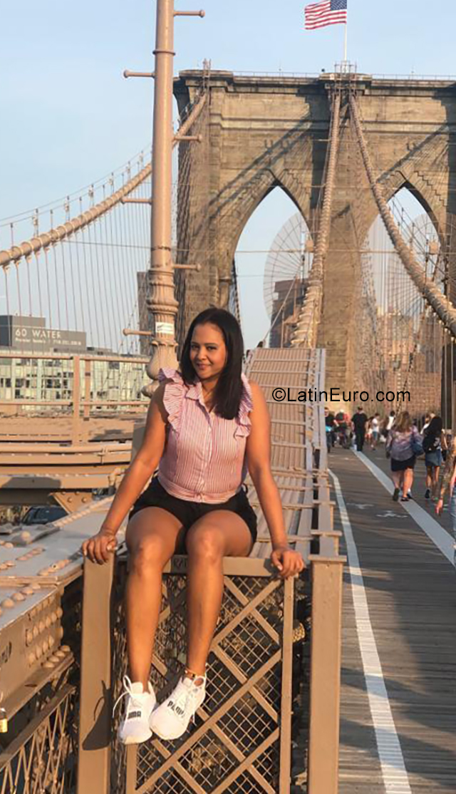 Date this hot Colombia girl Dayana from Bogota CO25664