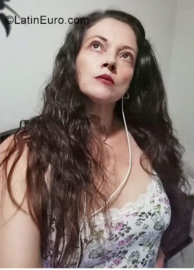 Date this good-looking Colombia girl Dona from Bogota CO25666
