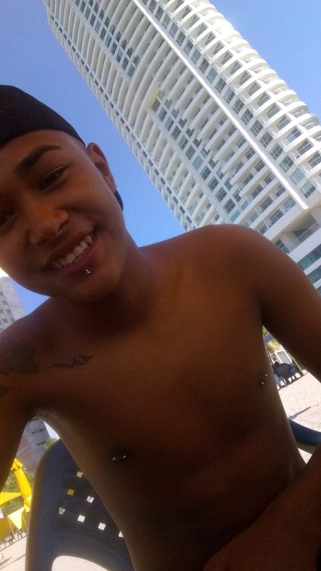 Date this tall Colombia man Deison from Bogota CO25671