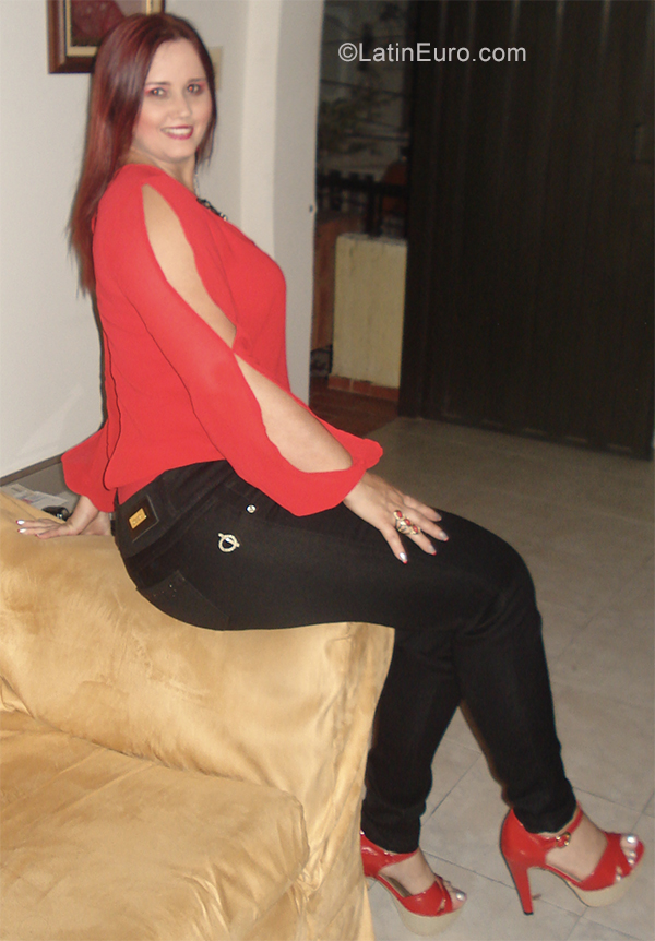 Date this lovely Colombia girl Rosmiria from Bucaramanga CO25673