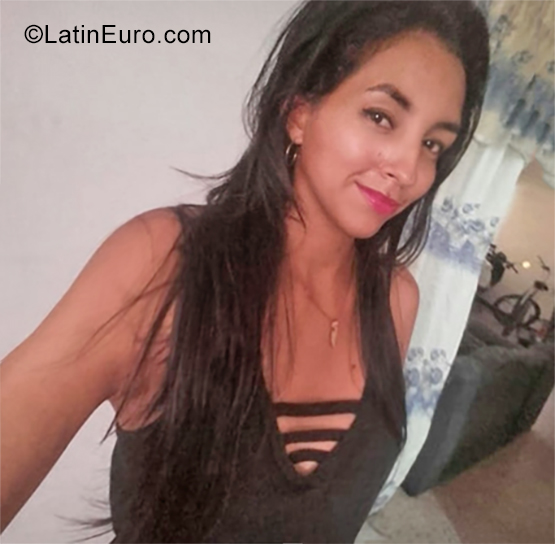 Date this stunning Colombia girl Andrea from Cali CO25674