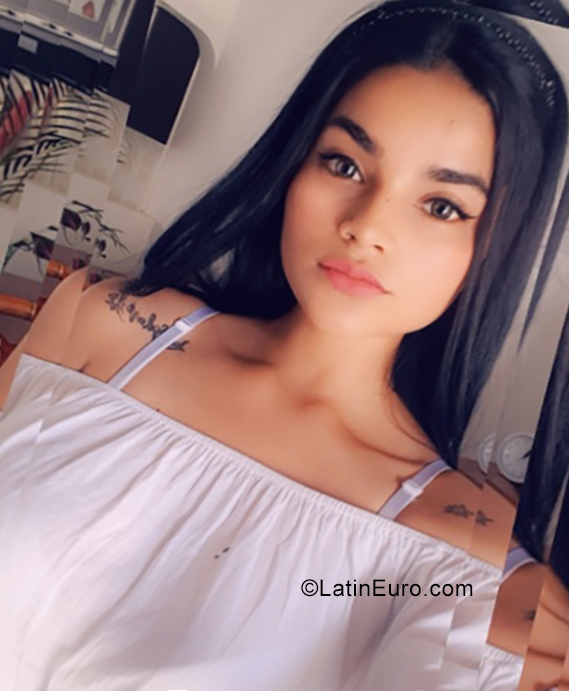 Date this stunning Colombia girl Camila from Bogota CO25683