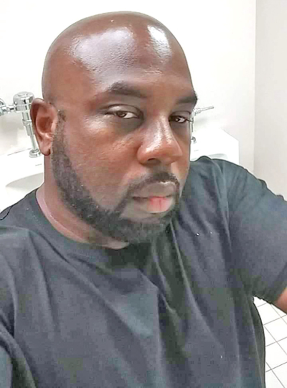 Date this delightful United States man Lamont from New York US20117