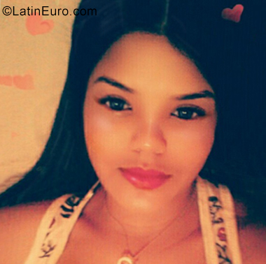 Date this sensual Dominican Republic girl Ambar from Santo Domingo DO35372