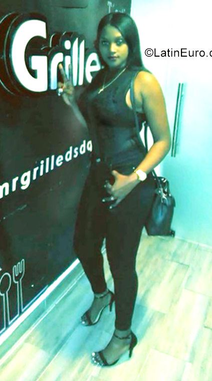Date this georgeous Dominican Republic girl Charina from Santo Domingo DO35412