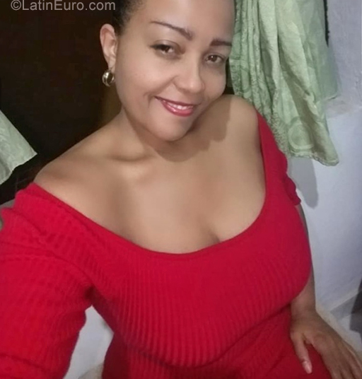 Date this good-looking Colombia girl Arely from Apartado CO25745