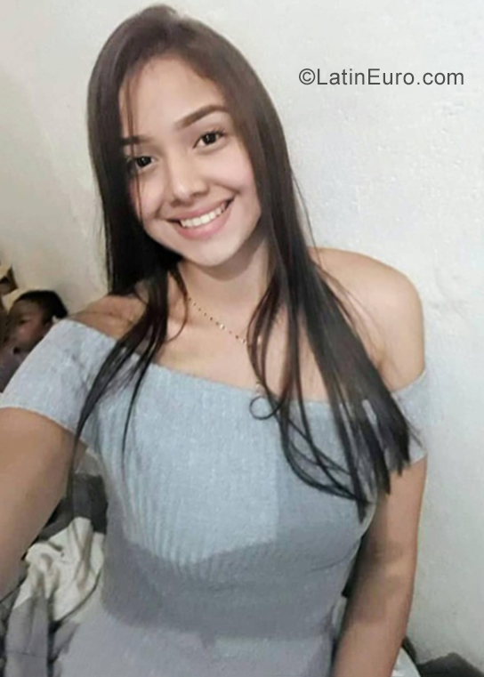 Date this beautiful Venezuela girl Hilary from Barquisimeto VE2538
