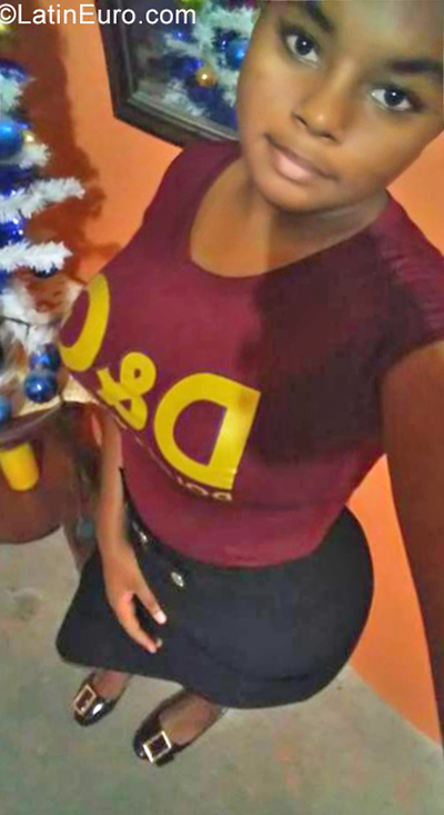 Date this pretty Dominican Republic girl Alexa from Santo Domingo DO35448