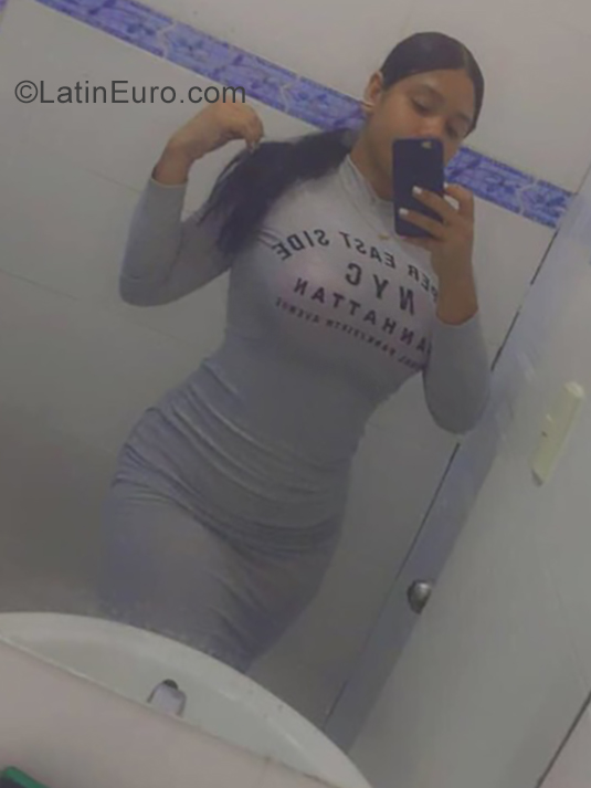 Date this pretty Dominican Republic girl Genesis from Mao Valverde DO35850