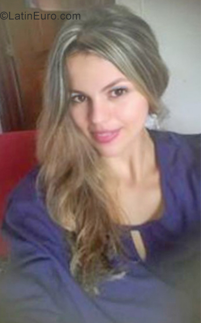Date this good-looking Colombia girl Andrea from Barranquilla CO25796