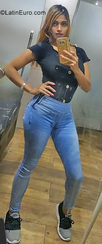 Date this charming Dominican Republic girl Ana from Santo Domingo DO35496