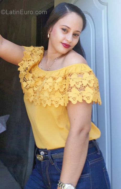 Date this tall Dominican Republic girl Dayana from Santiago DO35509