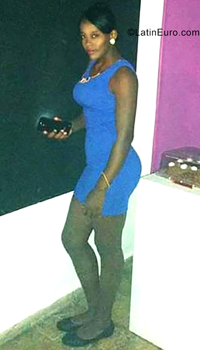 Date this beautiful Dominican Republic girl Esmara from Santo Domingo DO35582