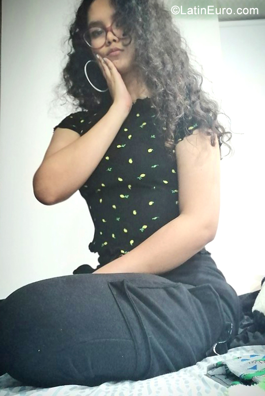 Date this charming Colombia girl Melani from Medellin CO25850