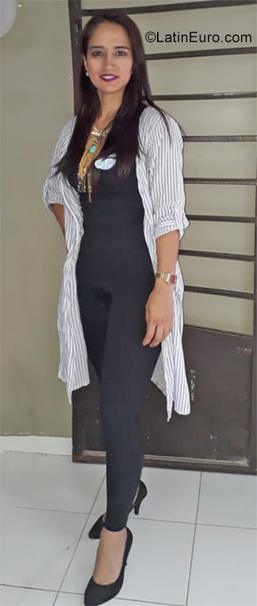 Date this sultry Colombia girl Linda from Cali CO25899