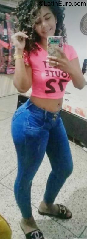 Date this good-looking Venezuela girl Roxana from Valencia VE2613