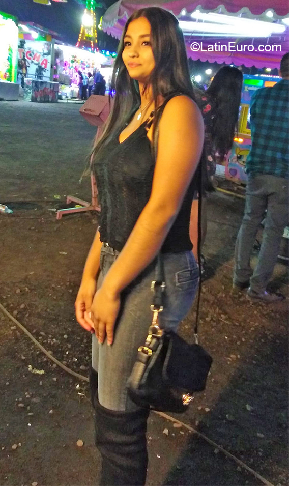 Date this voluptuous Mexico girl Maryana from Guadalajara MX1676