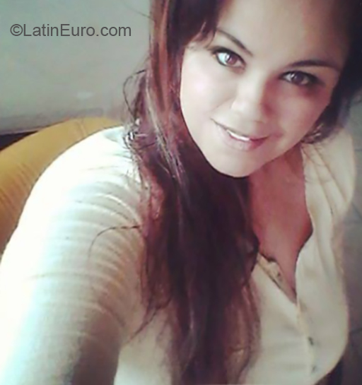 Date this nice looking Mexico girl Laura from Monterrey MX1678