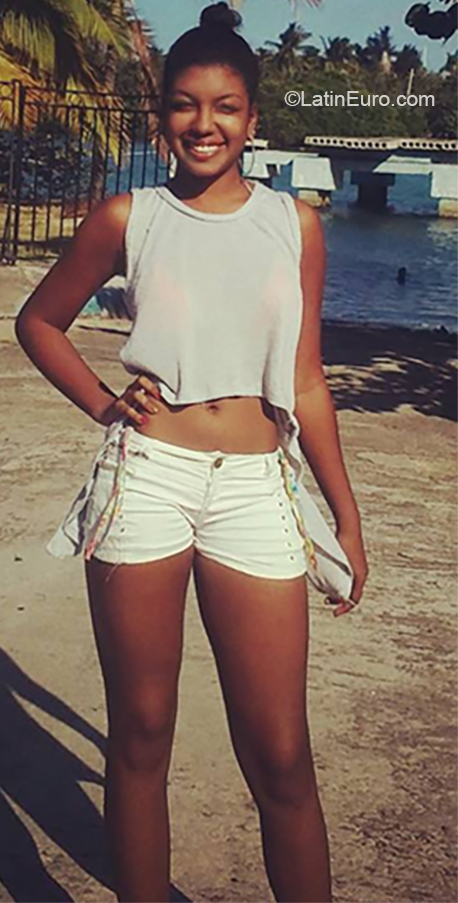 Date this athletic Cuba girl Kitty from Havana CU572