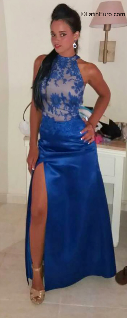 Date this happy Dominican Republic girl Niky from Santo Domingo DO35764