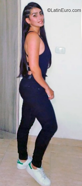 Date this sensual Colombia girl Valentina from Pereira CO25957