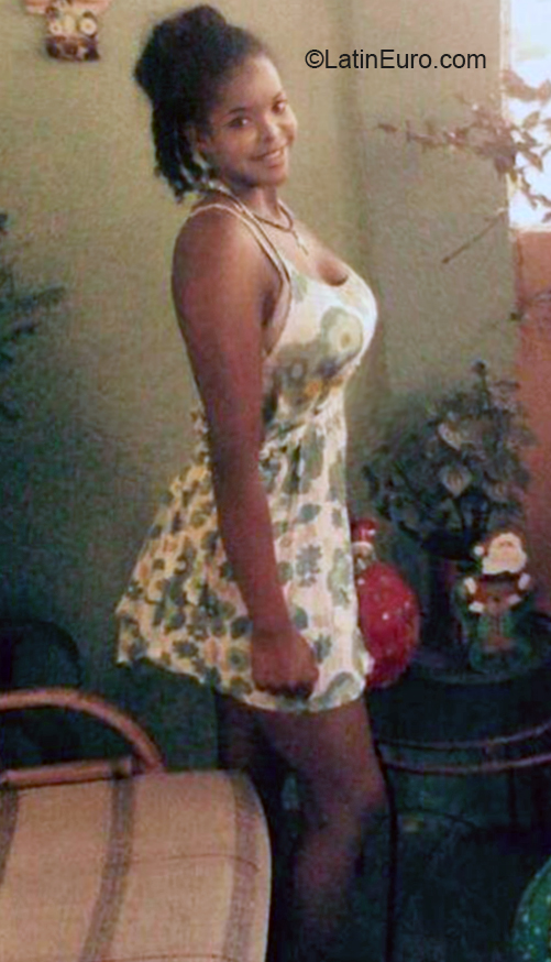 Date this charming Venezuela girl Almerys from Maturin VE3168