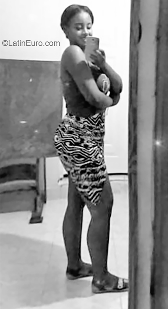 Date this beautiful Dominican Republic girl Yasiry from Bonao DO35832