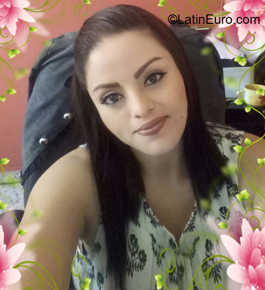 Date this beautiful El Salvador girl Erika from San Salvador SV99