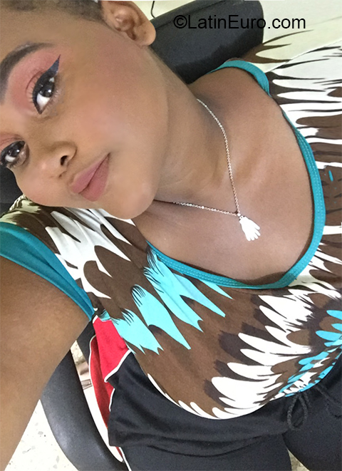 Date this athletic Dominican Republic girl Esmeralda from Santo Domingo DO35871