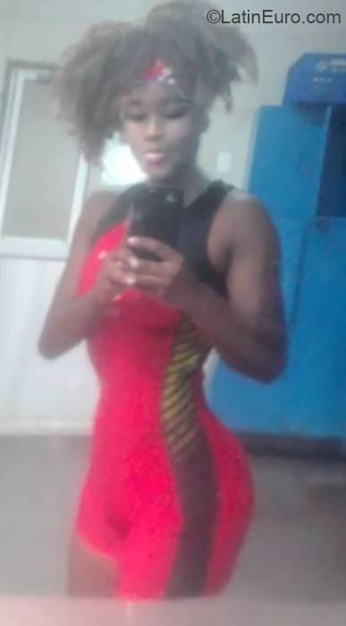 Date this lovely Ecuador girl Allison from Quito EC366