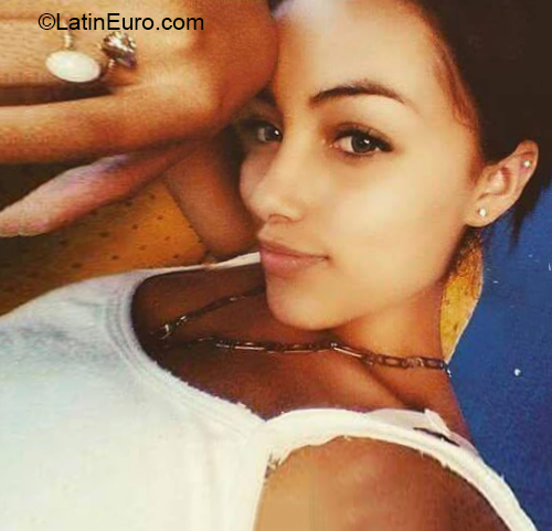 Date this lovely Colombia girl Lorena from Pereira CO25982