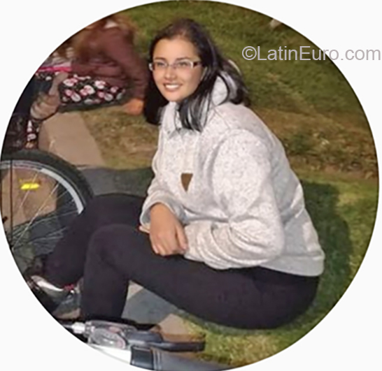 Date this sultry Colombia girl Yeraldin from Bogota CO26005