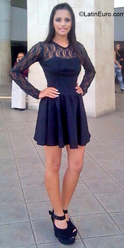 Date this hard body Colombia girl Genesis from Bogota CO26006