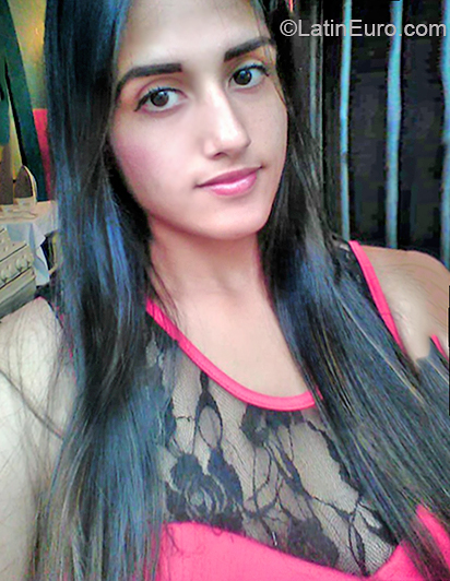 Date this delightful Venezuela girl Grey from Barinas VE2691