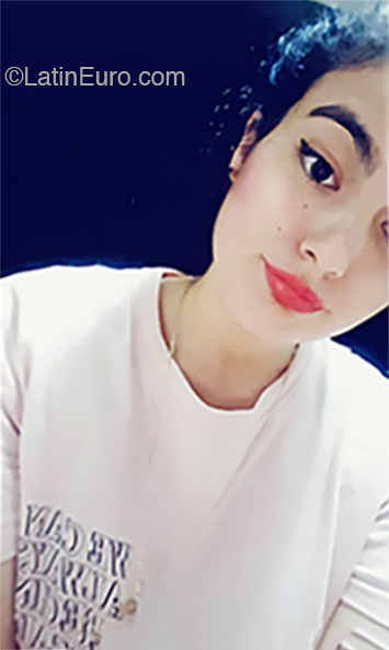 Date this stunning Cuba girl Thalia from Santa Clara CU596