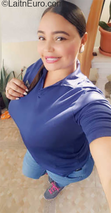 Date this exotic Dominican Republic girl Jennifer from Suiza DO36072