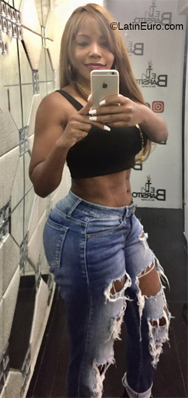 Date this voluptuous Dominican Republic girl Yakira from Santo Domingo DO36075