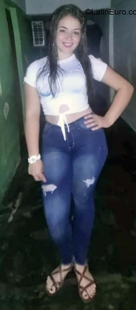 Date this attractive Colombia girl Yaireth from Cucuta CO26072