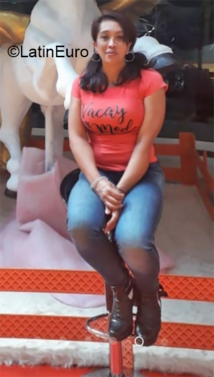 Date this tall Colombia girl Nidia from Bogota CO26091