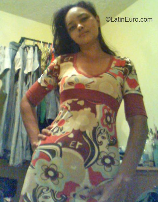 Date this sensual Venezuela girl Yobix from Ciudad Bbolivar VE2715