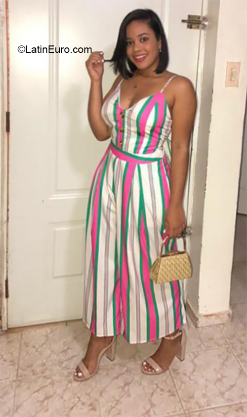 Date this happy Dominican Republic girl Aneila from Santiago DO36161
