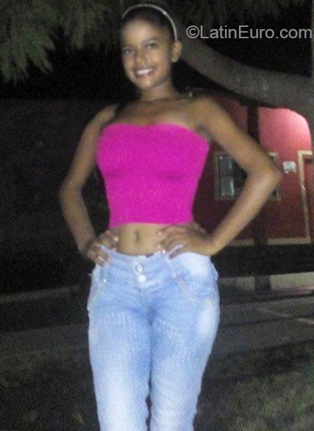 Date this attractive Colombia girl Neyla from Bucaramanga CO26125