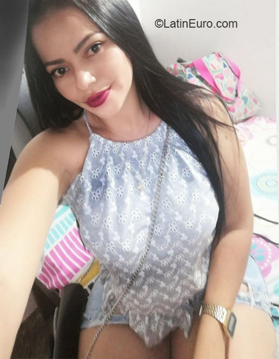 Date this beautiful Colombia girl Yasmin from Medellin CO26126