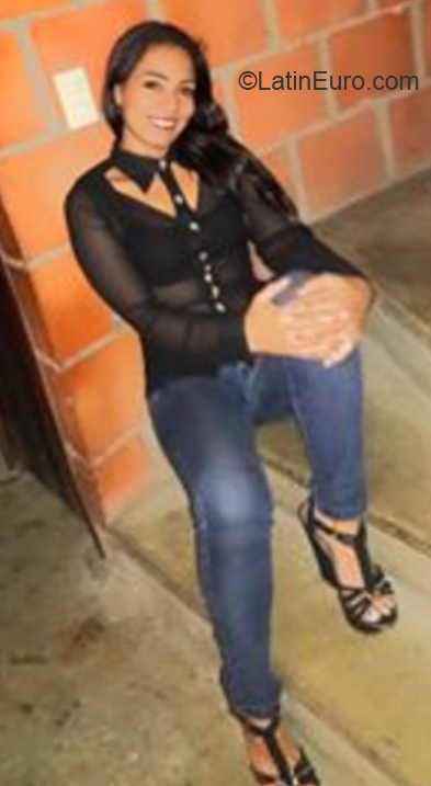 Date this pretty Colombia girl Stella from Cali CO26143