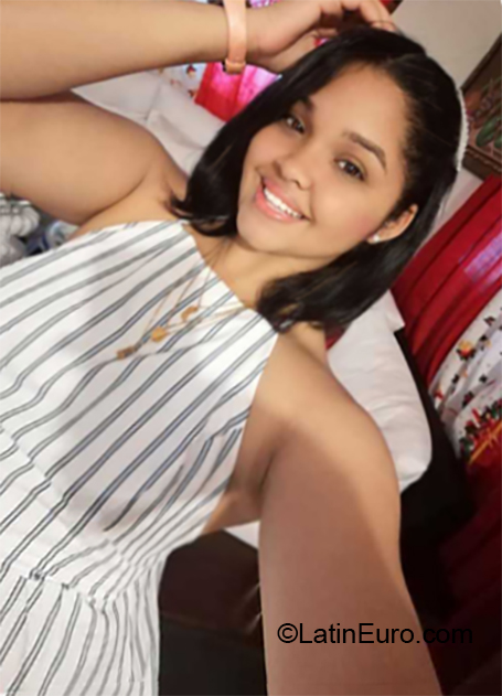 Date this hard body Dominican Republic girl Corel from Santo Domingo DO36236
