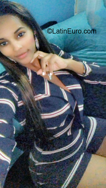 Date this young Dominican Republic girl Dahianna from Santo Domingo DO36246