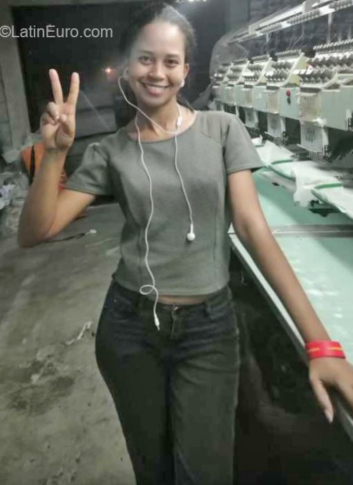 Date this charming Dominican Republic girl Ingrid peralta from Santiago de los Caballeros DO36330